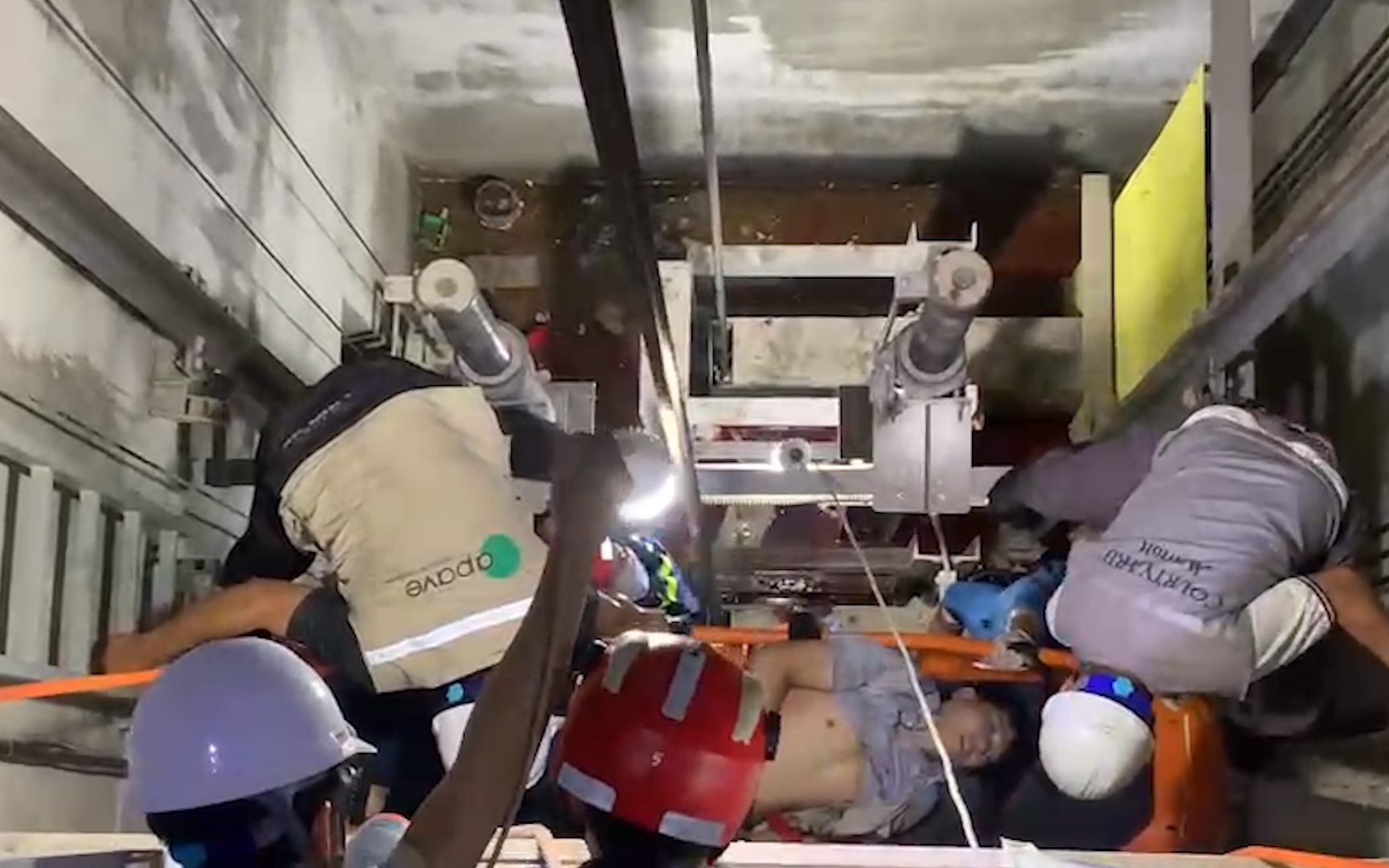 Dọn công trình trước bão số 4, nam công nhân rơi xuống hầm sâu gần 7m