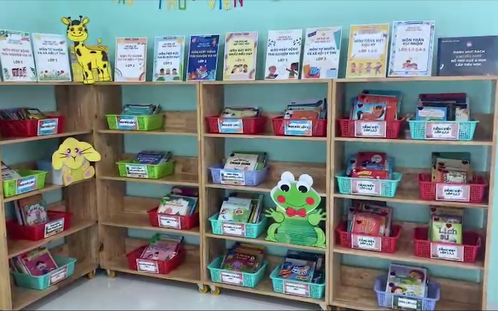 TP.HCM: Trao tặng hơn 5 vạn cuốn sách cho các trường tiểu học 5 huyện ngoại thành