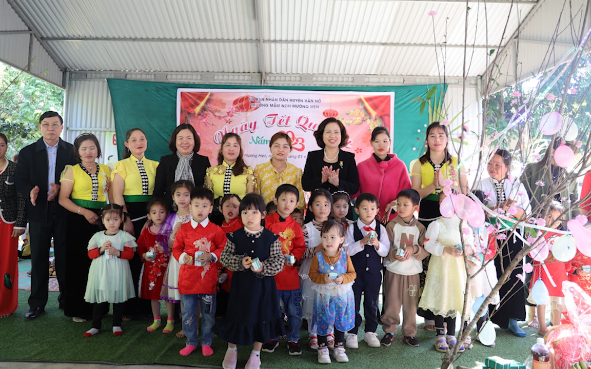 Video: Trung ương Hội Nông dân Việt Nam trao quà Tết cho học sinh vùng cao