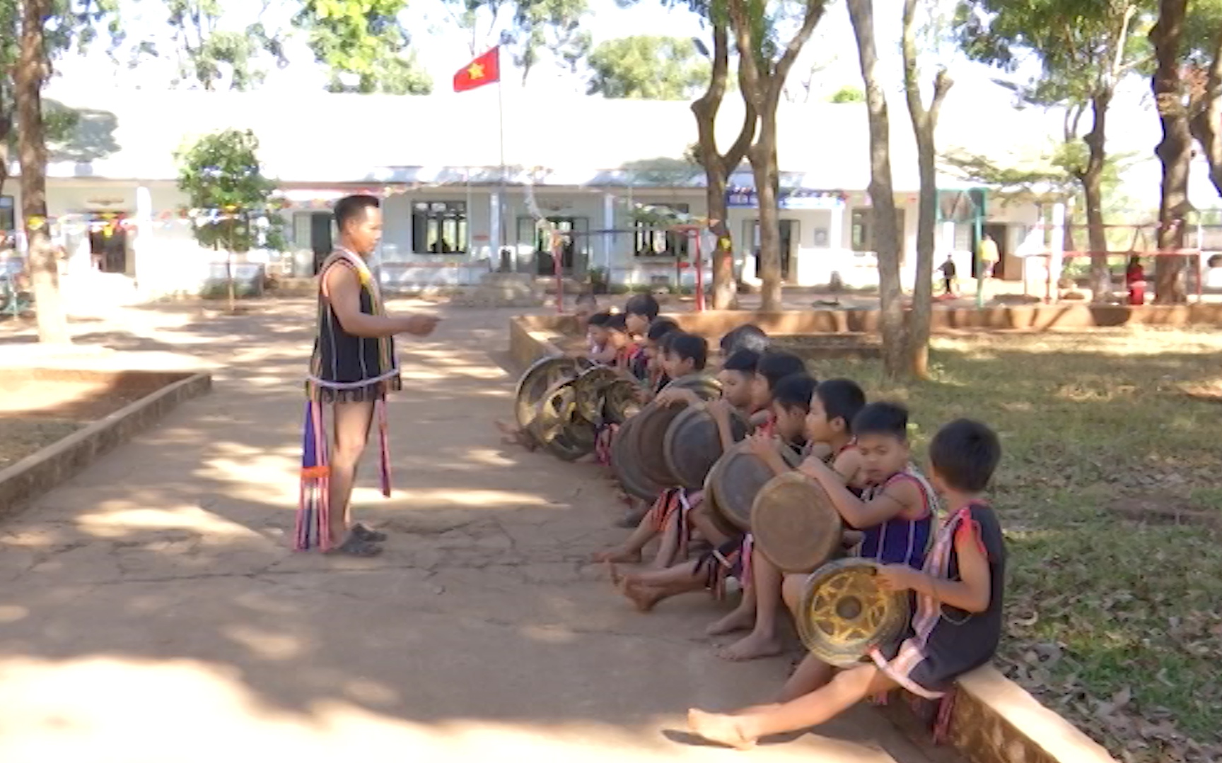 Kon Tum đưa văn hoá cồng chiêng vào giảng dạy trong trường học