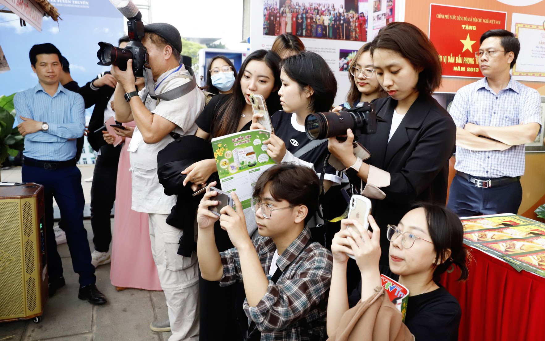 Giới trẻ hào hứng học nghề qua Talkshow “Báo chí kiến tạo” do báo NTNN/Dân Việt tổ chức