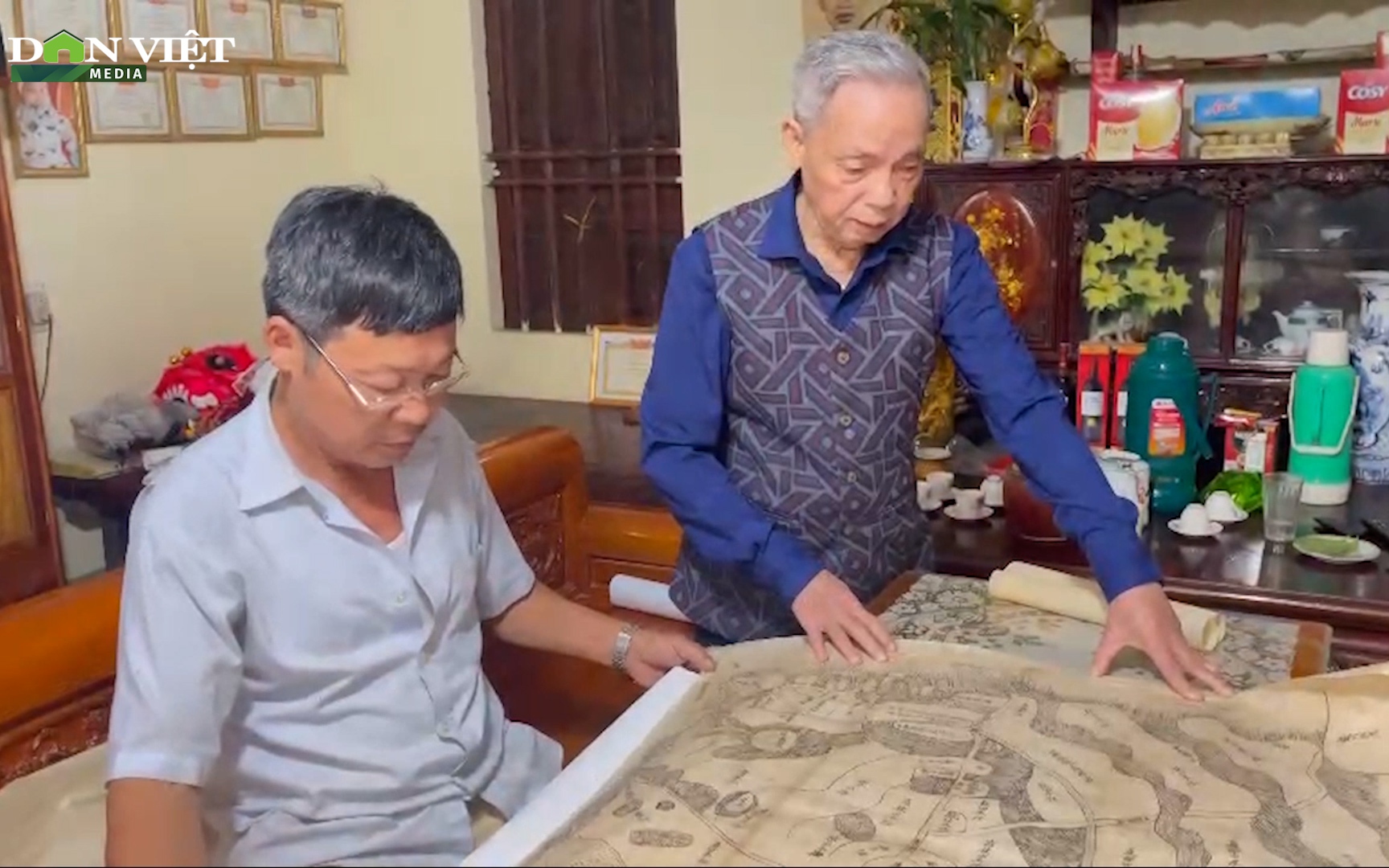 Video: Sắc phong “chép”, sách cổ đền Quốc Tế còn sót lại được cất giữ, bảo quản như thế nào?