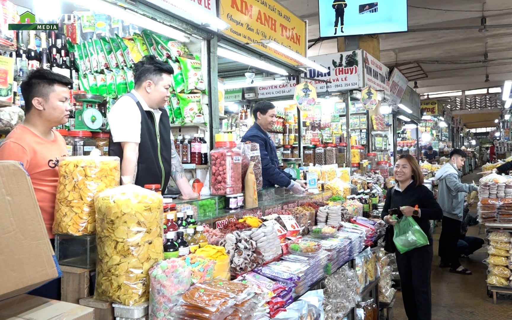 Video: Du khách và người dân thích thú trải nghiệm đi chợ Đà Lạt không cần mang tiền mặt