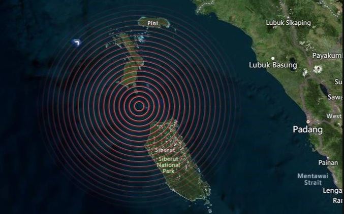 Clip: Động đất mạnh 7,3 độ richter gây cảnh báo sóng thần ở Indonesia