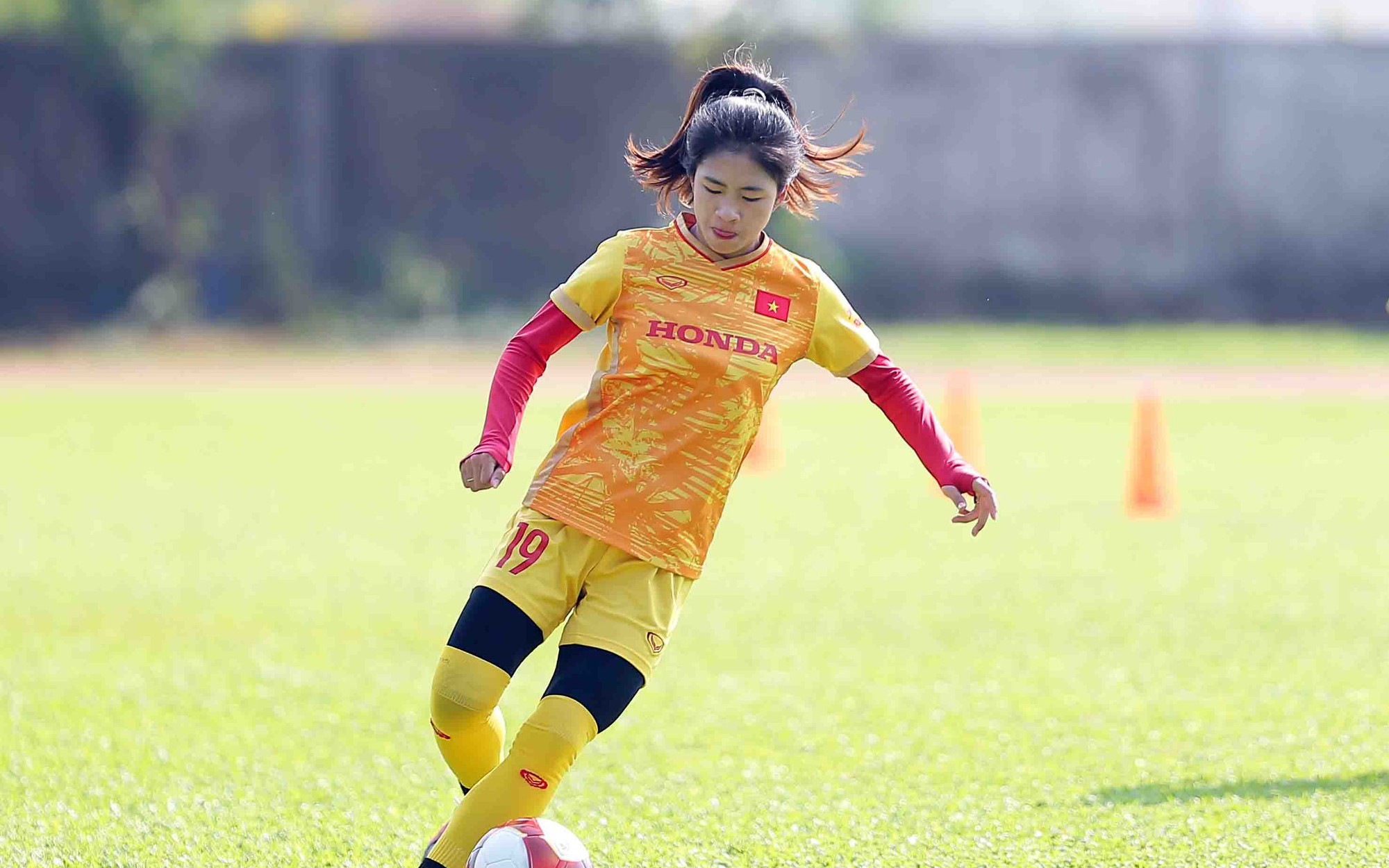 Video: Tiền vệ Thanh Nhã ước mơ được thi đấu nước ngoài như Huỳnh Như
