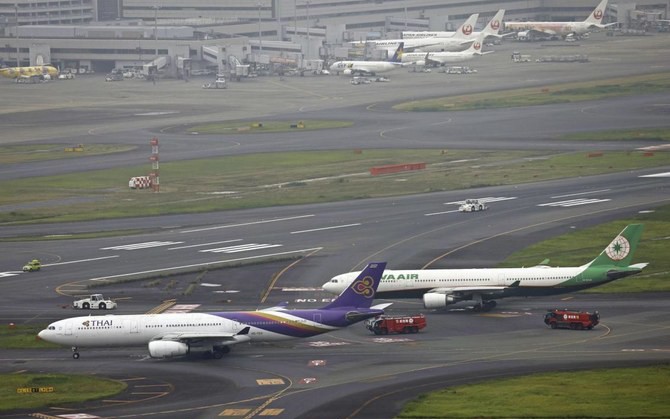 Clip: Hai máy bay va chạm tại sân bay ở Tokyo, một chiếc gãy cánh