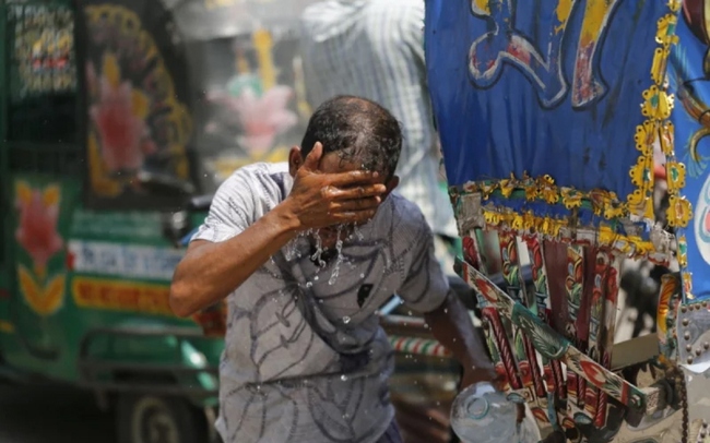 Clip: Nắng nóng bao trùm, cắt điện thường xuyên gây ảnh hưởng đến cuộc sống người dân Bangladesh