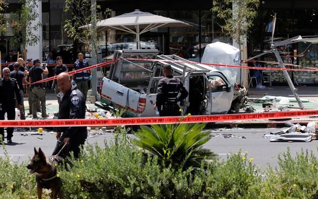 Clip: Tấn công xe ở Israel khiến nhiều người bị thương, nghi phạm đã thiệt mạng