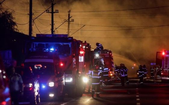 Clip: 2 vụ nổ liên tiếp tại trạm xăng ở Romania khiến ít nhất 2 người thiệt mạng, hàng chục người bị thương