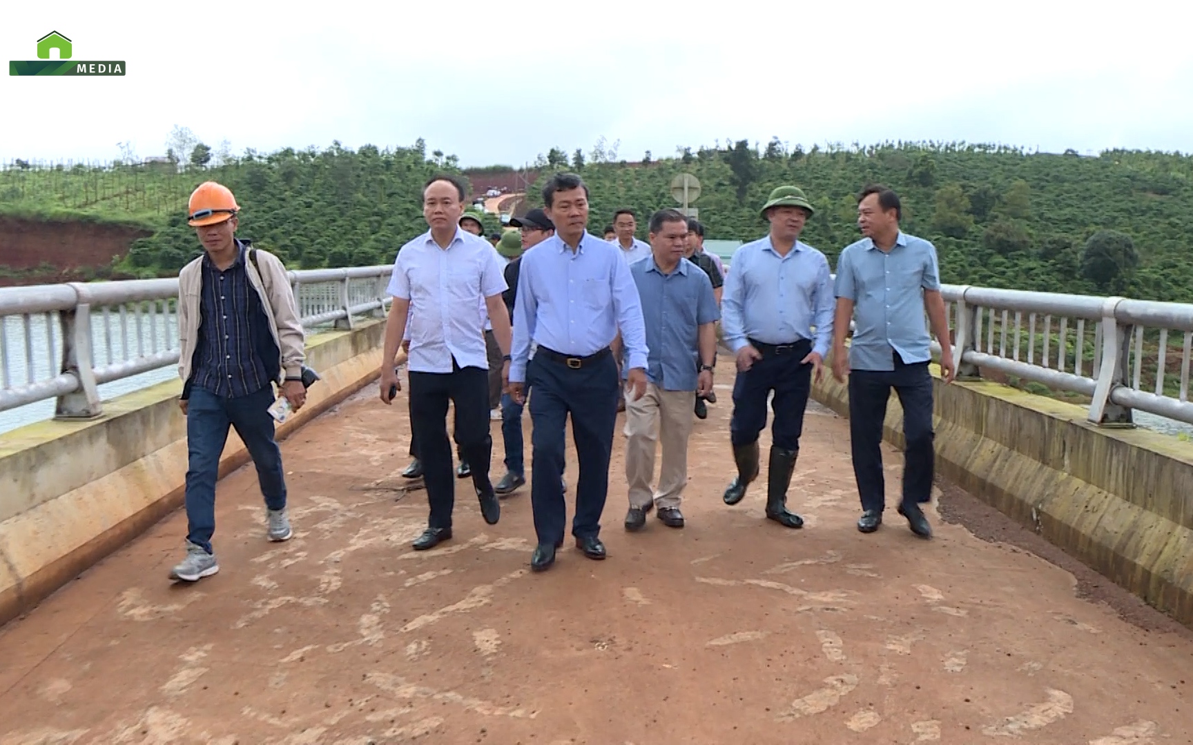 Thứ trưởng Bộ NN&PTNT kiểm tra tình hình sạt lở ở Đắk Nông