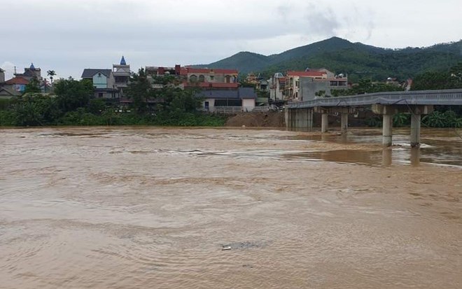 Nước sông Bứa dâng cao, Phú Thọ phát lệnh báo động số II 