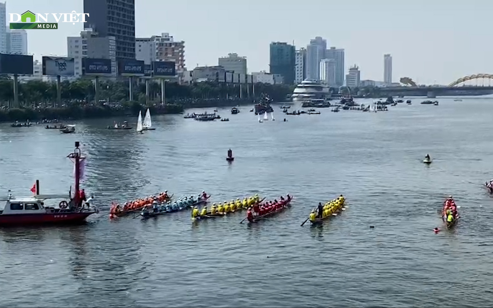 Sôi nổi giải đua thuyền truyền thống thành phố Đà Nẵng mở rộng 