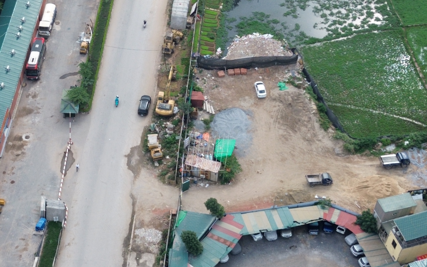 NÔNG THÔN XANH: UBND phường Định Công khẩn trương dẹp bãi vật liệu trái phép sau phản ánh của Dân Việt