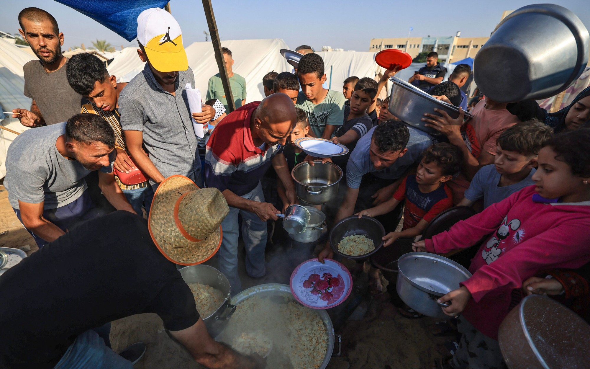 Clip: Khan hiếm thực phẩm, người dân Gaza kiệt quệ cả về sức khỏe lẫn tinh thần 