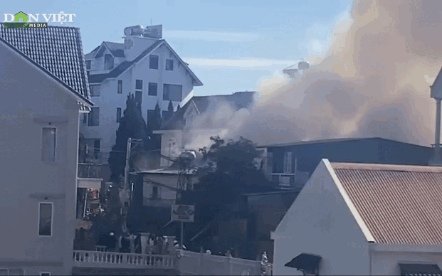 Clip: Hiện trường căn nhà từ đường bị lửa thiêu rụi ở Đà Lạt ngay giáp Tết