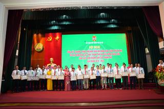 Hàng trăm hộ nông dân được UBND TP Hà Nội khen thưởng vì thi đua sản xuất kinh doanh giỏi
