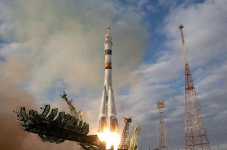 Bất chấp căng thẳng, Mỹ vẫn "nhờ" Nga đưa người lên vũ trụ bằng tàu vũ trụ Soyuz
